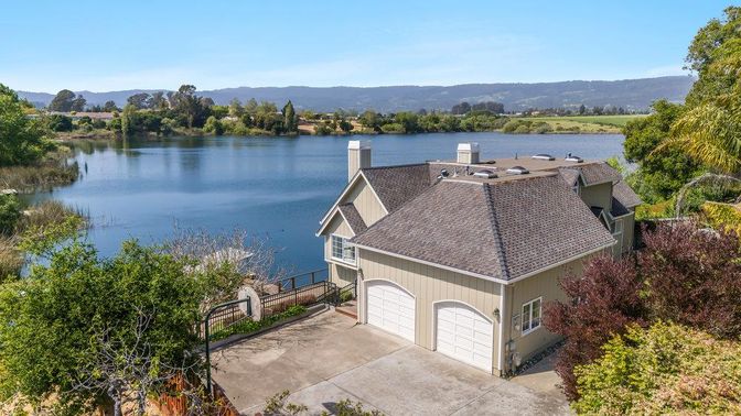Exterior, Lake