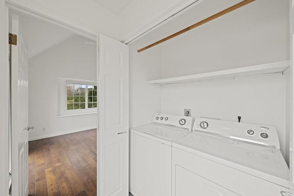 Interior, Utility Closets, Washer, Wood Texture Flooring