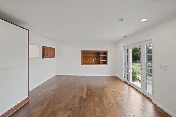 Empty room, Interior, Recessed Lighting, Wood Texture Flooring