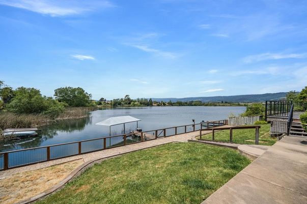 Exterior, Lake