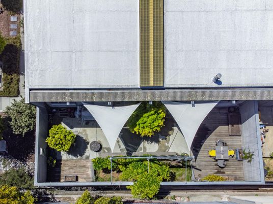 Exterior, Drone