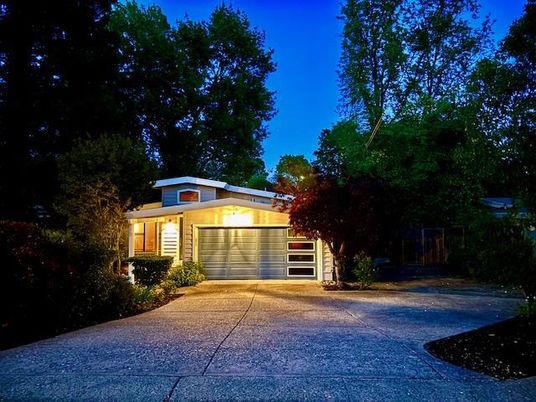 Attached, Exterior, Facade, Ranch