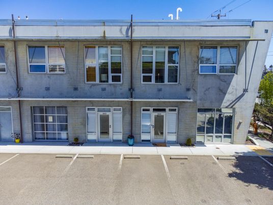 Exterior, Facade, Rowhouse