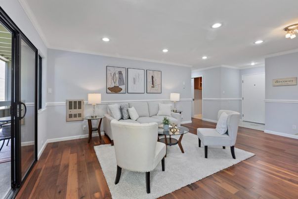 Interior, Living room, Recessed Lighting, Wood Texture Flooring