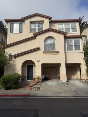 Attached, Exterior, Facade, Mediterranean