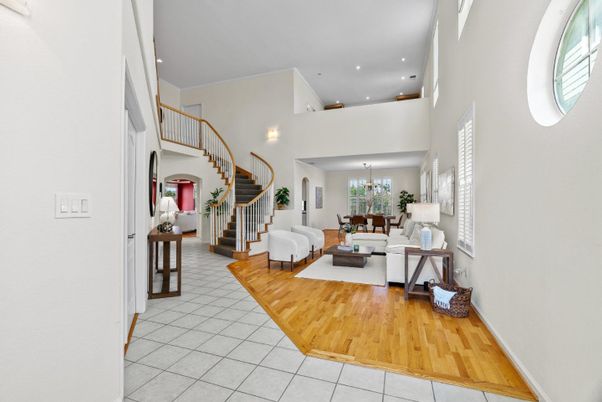 Chandelier, Interior, Living room, Recessed Lighting, Wood Texture Flooring