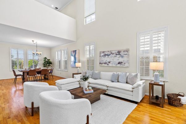 Chandelier, Dining room, Interior, Living room, Pendant Lights, Wood Texture Flooring