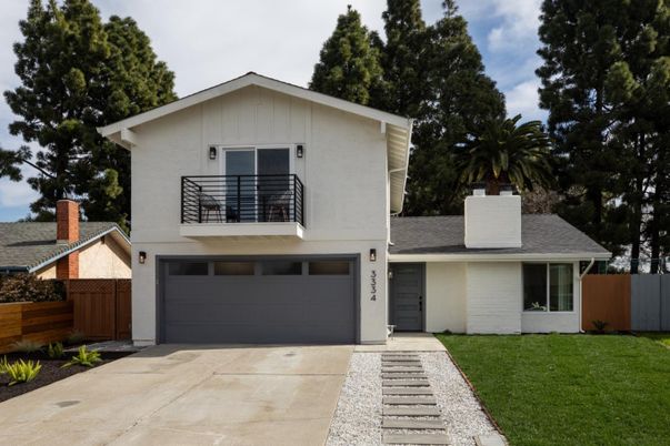 Attached, Exterior, Facade, Farmhouse