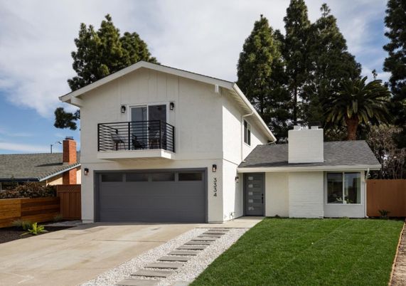 Attached, Exterior, Facade, Farmhouse