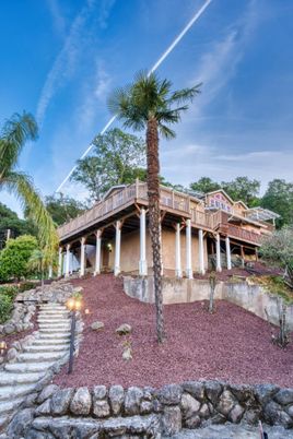 Exterior, Lake