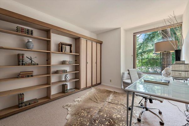 Home Office, Interior
