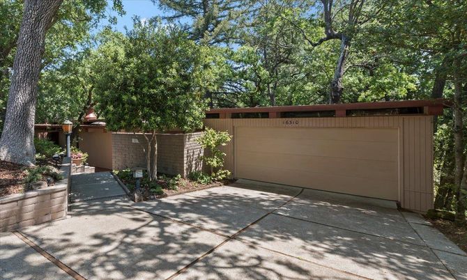 Detached Garage, Exterior