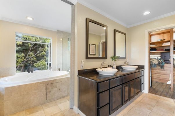 Bathroom, Dual Sink Vanities, Interior, Recessed Lighting