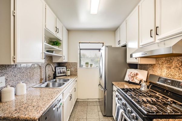 Dining room, Interior, Kitchen, Recessed Lighting, Stainless Steel Appliances
