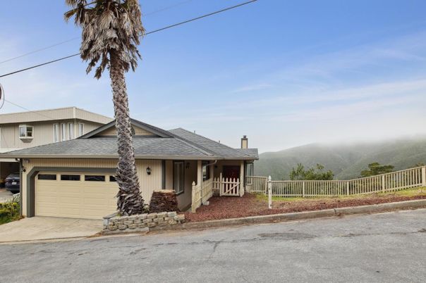 Attached, Exterior, Facade, Ranch