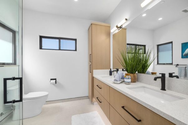 Bathroom, Dual Sink Vanities, Interior, Recessed Lighting