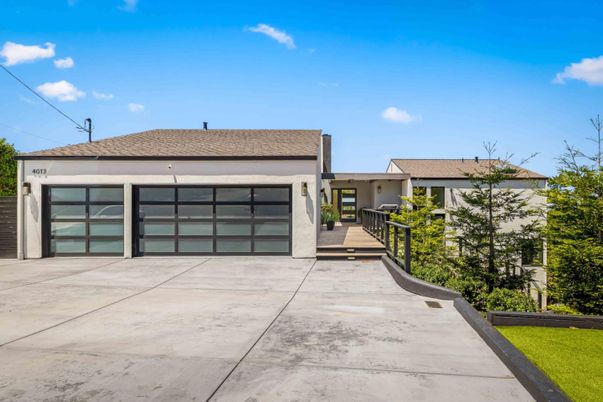 Attached, Exterior, Facade, Modern