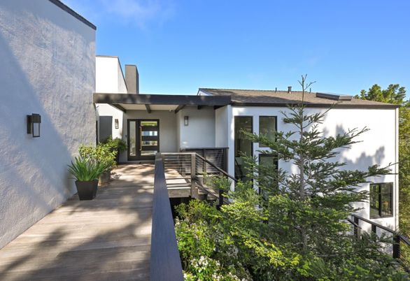 Exterior, Facade, Modern