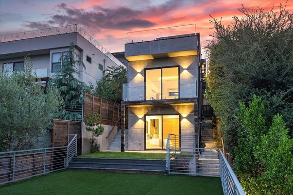 Backyard, Exterior, Facade, Modern