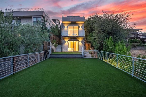 Backyard, Exterior, Facade, Modern
