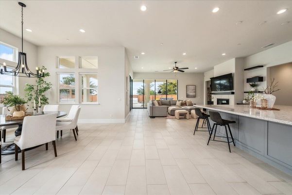 Chandelier, Dining room, Interior, Living room, Pendant Lights, Recessed Lighting