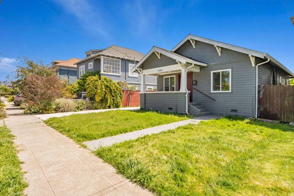 Exterior, Facade, American Craftsman