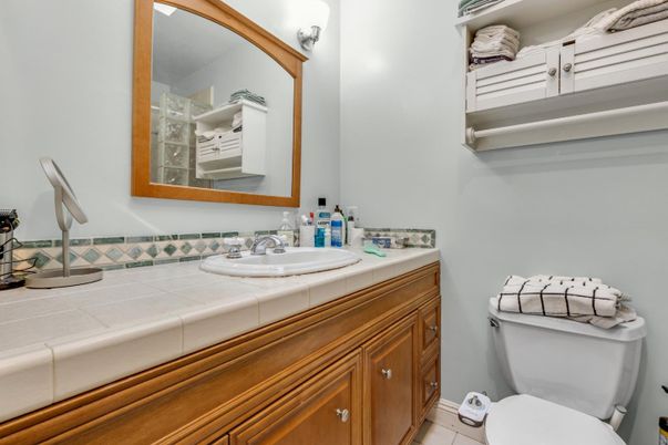 Bathroom, Interior, Tile Countertops