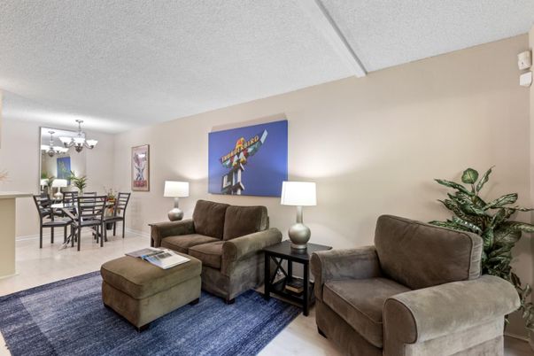 Chandelier, Dining room, Interior, Living room