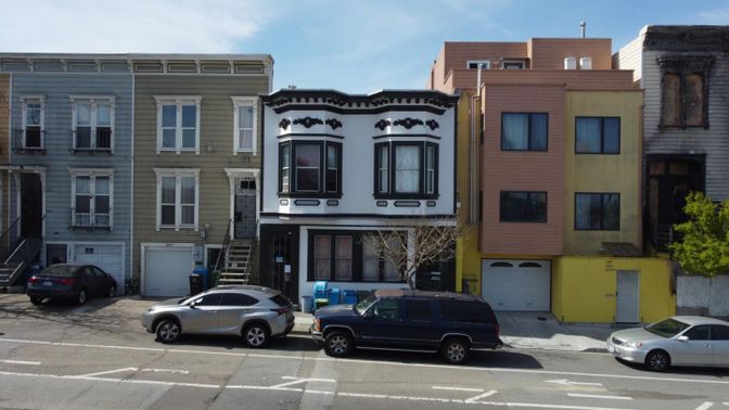 Attached, Exterior, Facade, Rowhouse