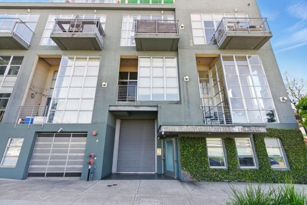 Attached, Exterior, Facade, Rowhouse