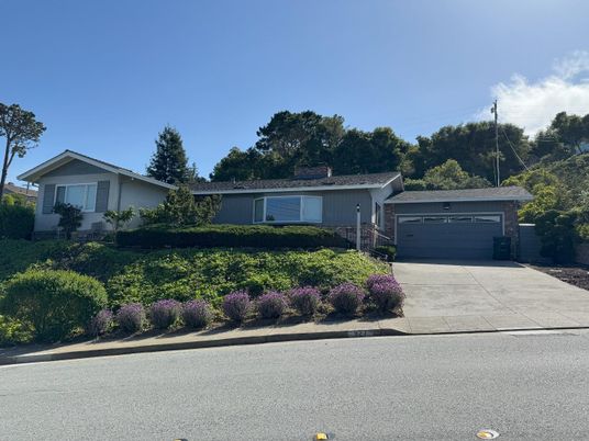 Attached, Exterior, Facade, Ranch