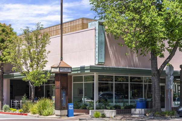 Exterior, Facade, Modern