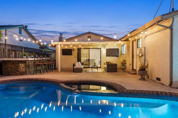 Exterior, Pool