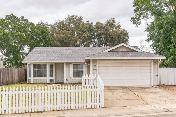 Attached, Exterior, Facade, Ranch