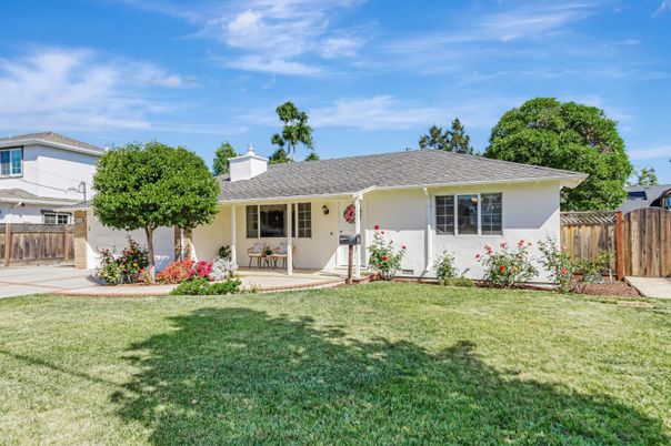 Backyard, Exterior, Facade, Ranch