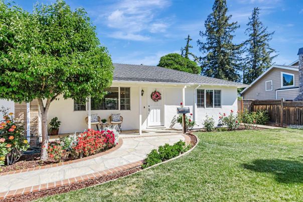 Backyard, Exterior, Facade, Ranch