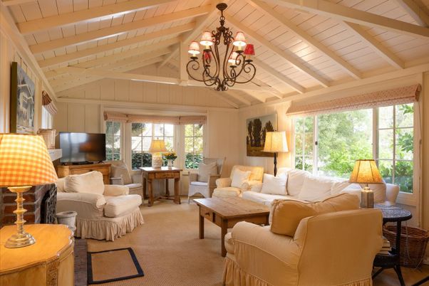 Chandelier, Interior, Living room