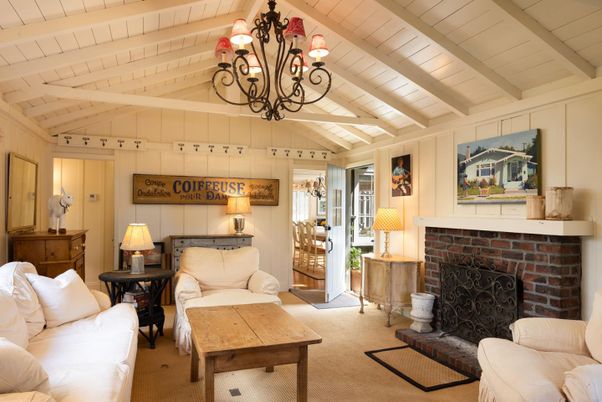 Chandelier, Fireplace, Interior, Living room