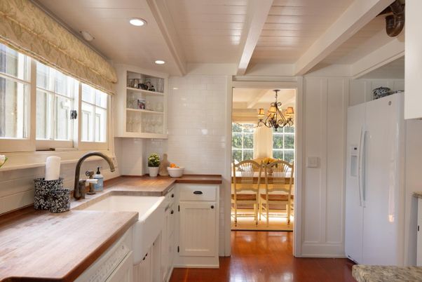 Chandelier, Dining room, Interior, Kitchen, Recessed Lighting, Wood Texture Flooring