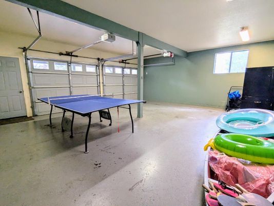 Game Room, Garage, Interior