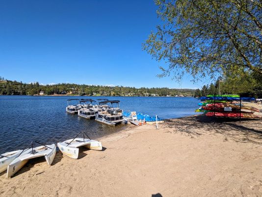 Exterior, Lake