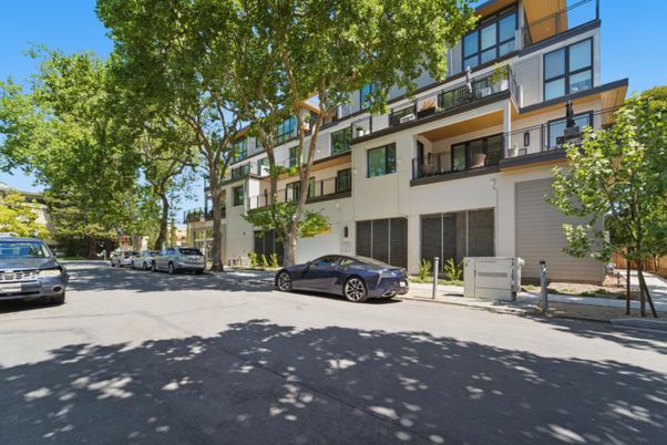 Attached, Exterior, Facade, Modern