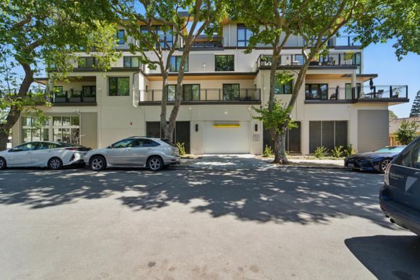 Attached, Exterior, Facade, Modern