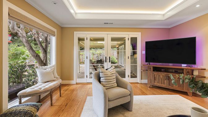 Interior, Recessed Lighting, Wood Texture Flooring