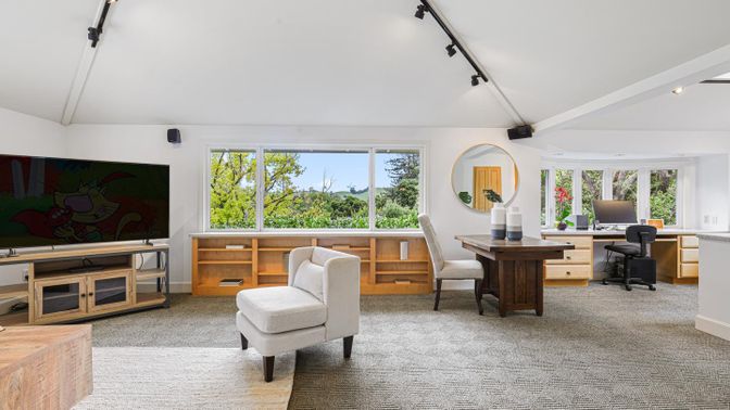 Home Office, Interior