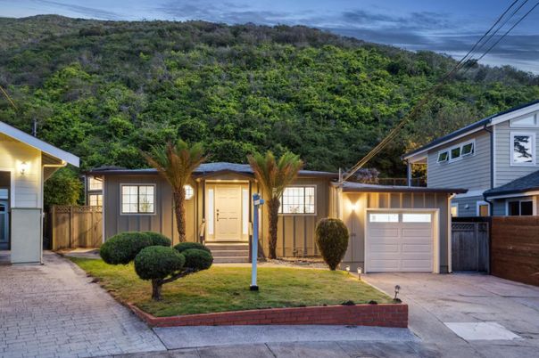 Attached, Exterior, Facade, Ranch