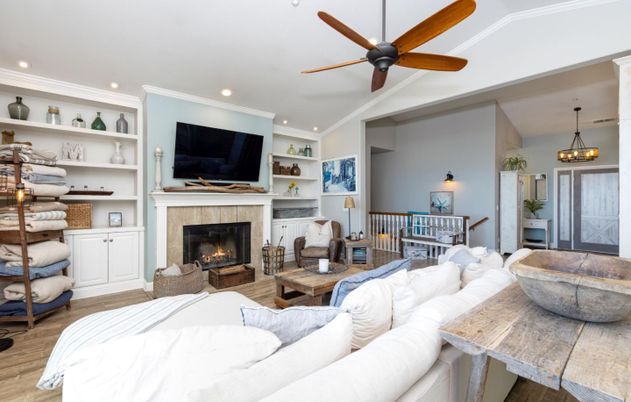 Fireplace, Interior, Living room, Pendant Lights, Recessed Lighting, Wood Texture Flooring