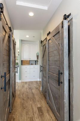 Interior, Recessed Lighting, Wood Texture Flooring