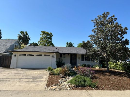 Attached, Exterior, Facade, Ranch