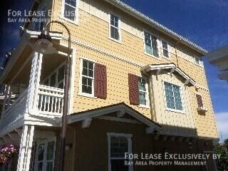 Exterior, Facade, Rowhouse